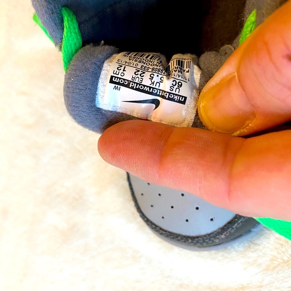 Toddler Nike Running Shoes - Picture 3 of 4